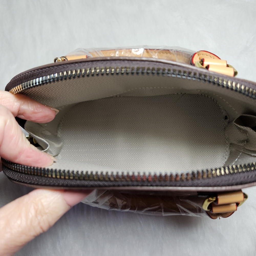 NWOT Majure Designer Black and Tan Women's Handbag With Dog Hangtag And Dustbag - Picture 9 of 11